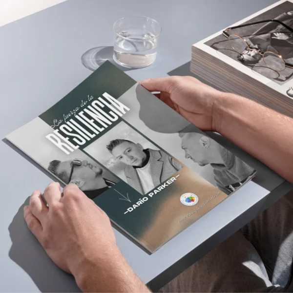 Portada del libro "La fuerza de la resiliencia", con un diseño inspirador y el título en letras grandes.