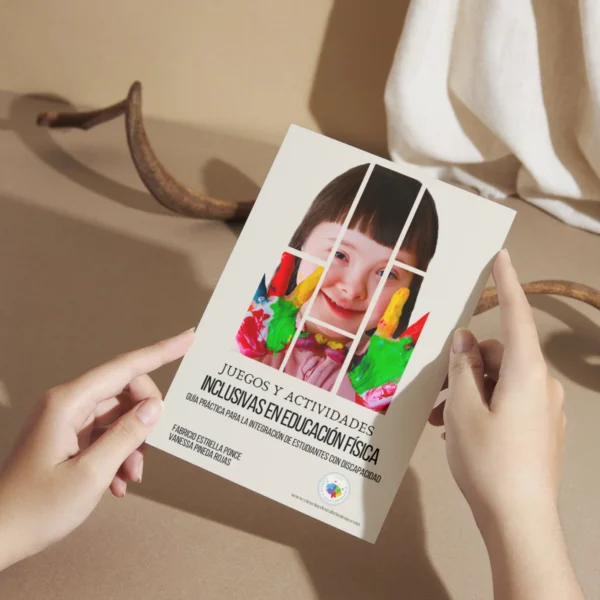 La portada del libro que muestra un rostro de una niña con síndrome de Down y manos pintadas con colores vibrantes, simbolizando la inclusión y el juego.